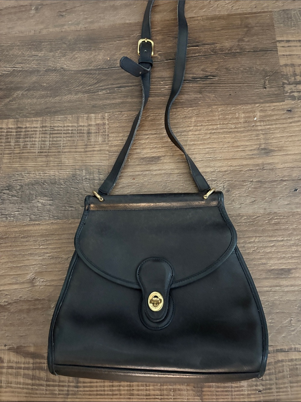 VINTAGE Coach Black Leather Crossbody with Gold Turnlock